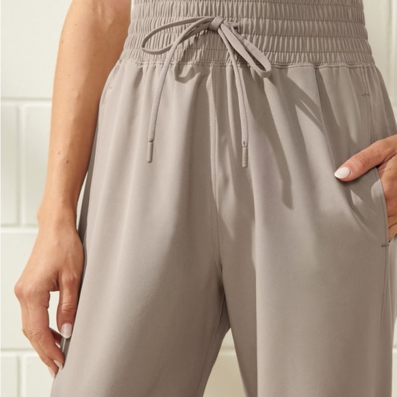 Abercrombie and Fitch YPB Motionteck Jogger Tan Size XS - Picture 4 of 12